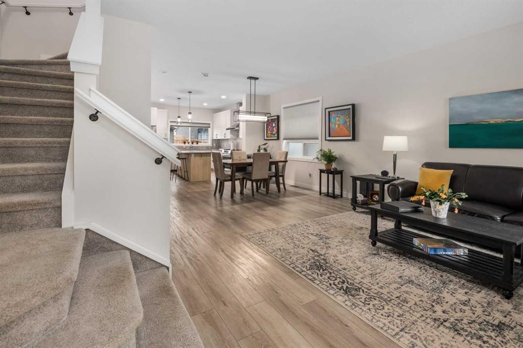 315 Wolf Creek Way Se, Calgary, AB - Indoor