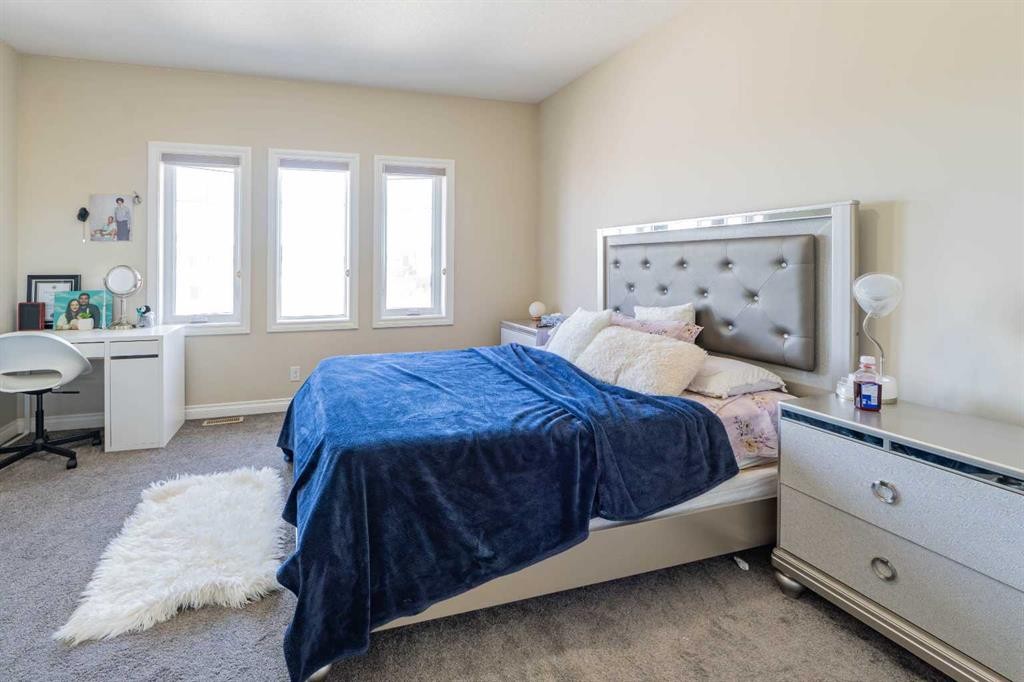 19 Red Sky Gardens Ne, Calgary, AB - Indoor Photo Showing Bedroom