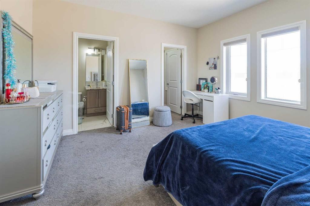19 Red Sky Gardens Ne, Calgary, AB - Indoor Photo Showing Bedroom