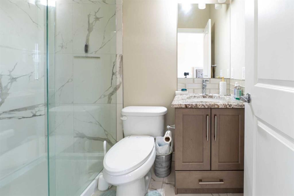 19 Red Sky Gardens Ne, Calgary, AB - Indoor Photo Showing Bathroom