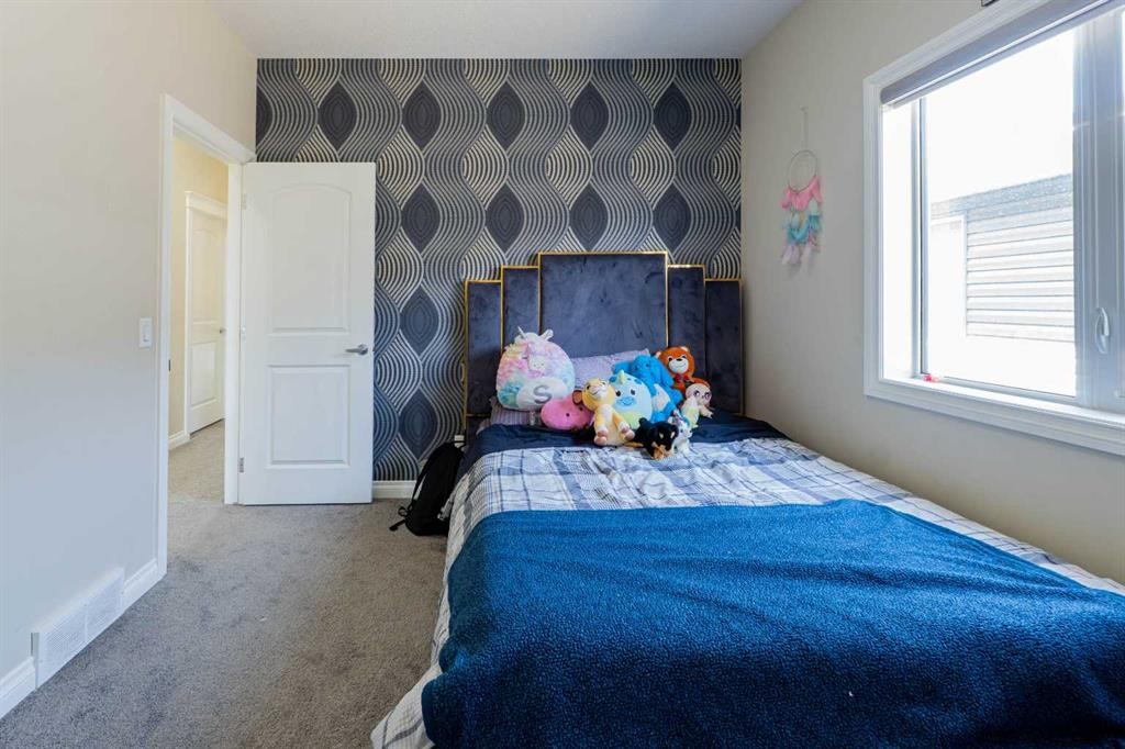 19 Red Sky Gardens Ne, Calgary, AB - Indoor Photo Showing Bedroom