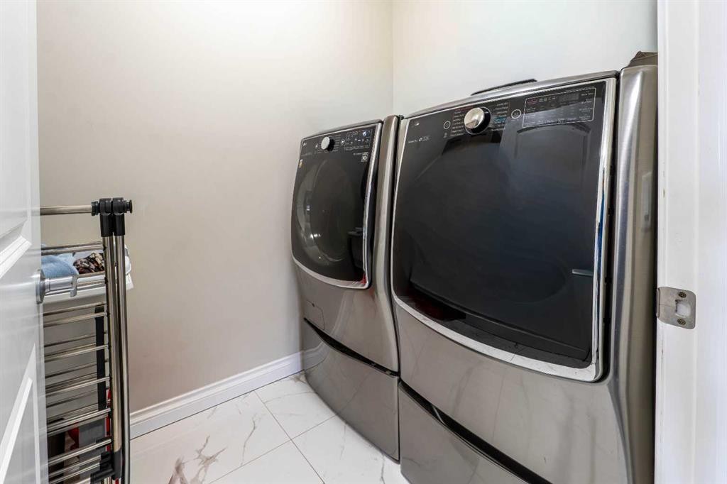 19 Red Sky Gardens Ne, Calgary, AB - Indoor Photo Showing Laundry Room