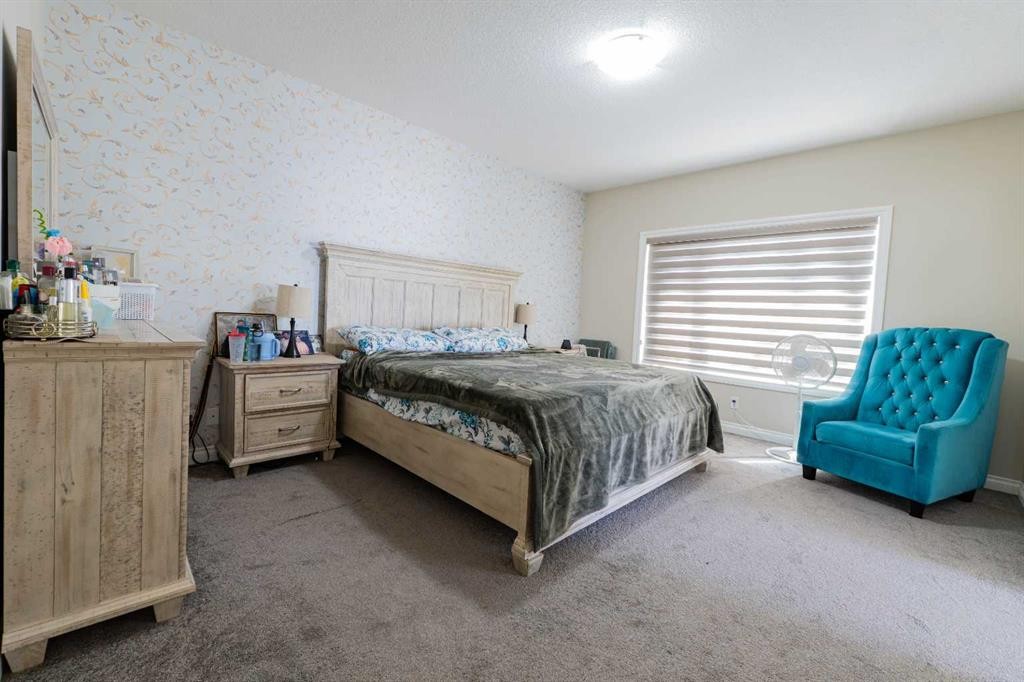 19 Red Sky Gardens Ne, Calgary, AB - Indoor Photo Showing Bedroom