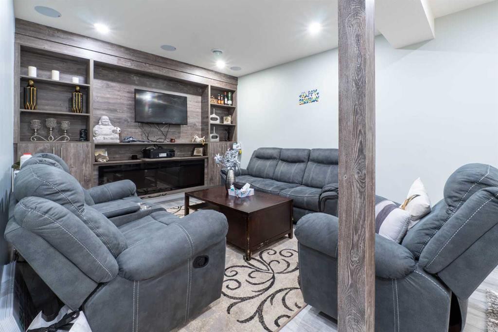 19 Red Sky Gardens Ne, Calgary, AB - Indoor Photo Showing Other Room