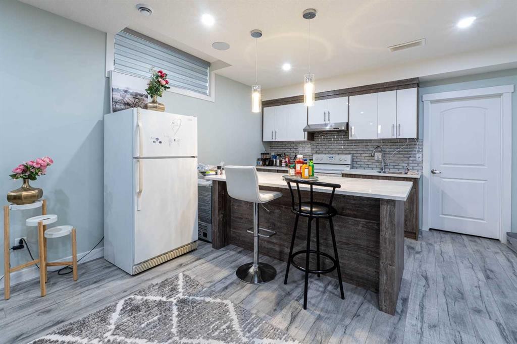 19 Red Sky Gardens Ne, Calgary, AB - Indoor Photo Showing Kitchen