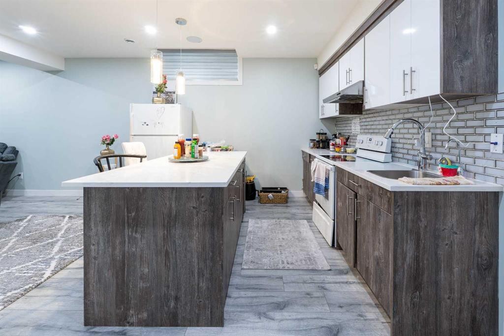19 Red Sky Gardens Ne, Calgary, AB - Indoor Photo Showing Kitchen