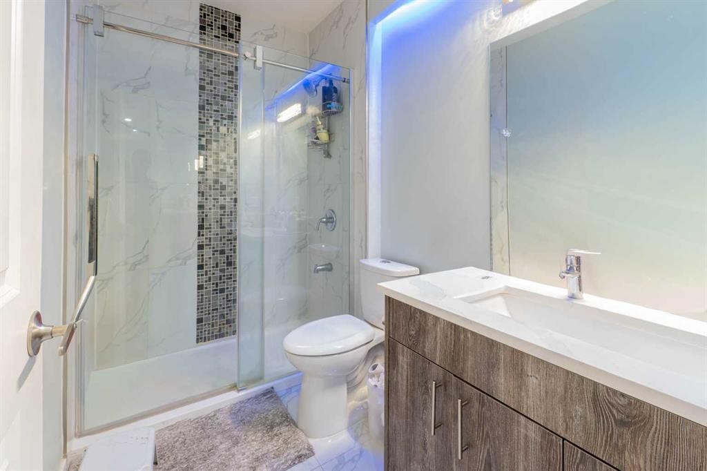 19 Red Sky Gardens Ne, Calgary, AB - Indoor Photo Showing Bathroom