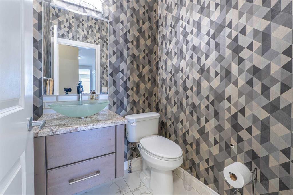 19 Red Sky Gardens Ne, Calgary, AB - Indoor Photo Showing Bathroom