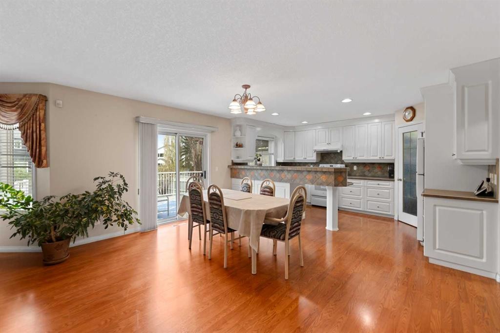 434 Douglas Woods Mews Se, Calgary, AB - Indoor Photo Showing Dining Room