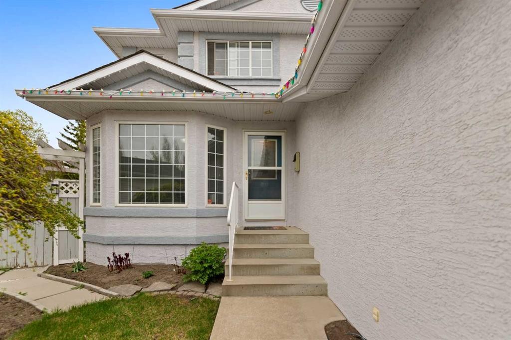 434 Douglas Woods Mews Se, Calgary, AB - Outdoor