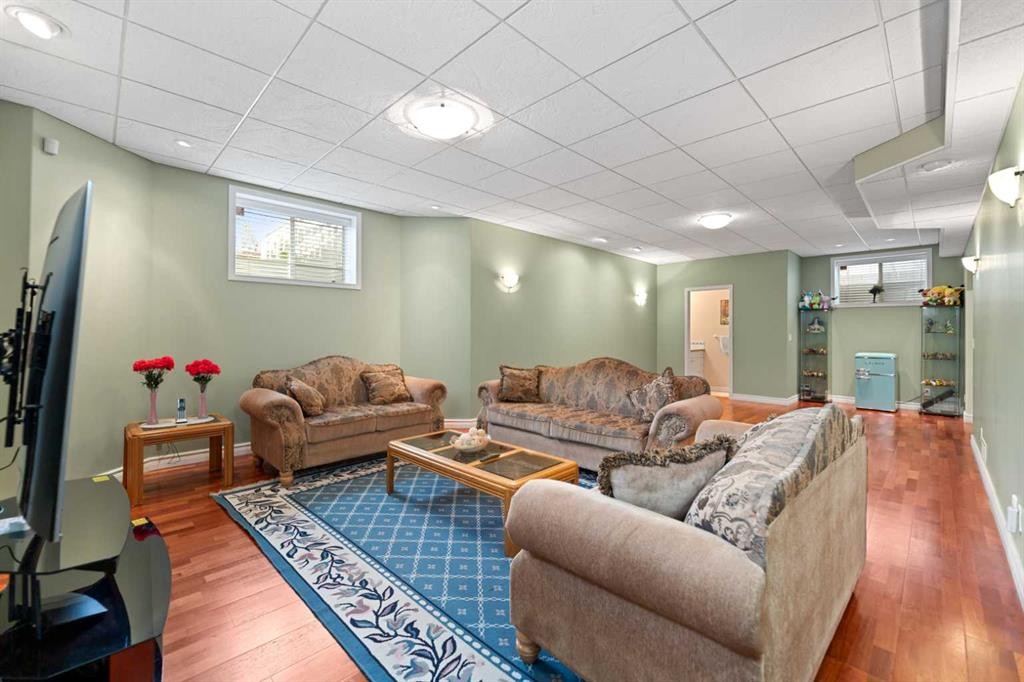 434 Douglas Woods Mews Se, Calgary, AB - Indoor