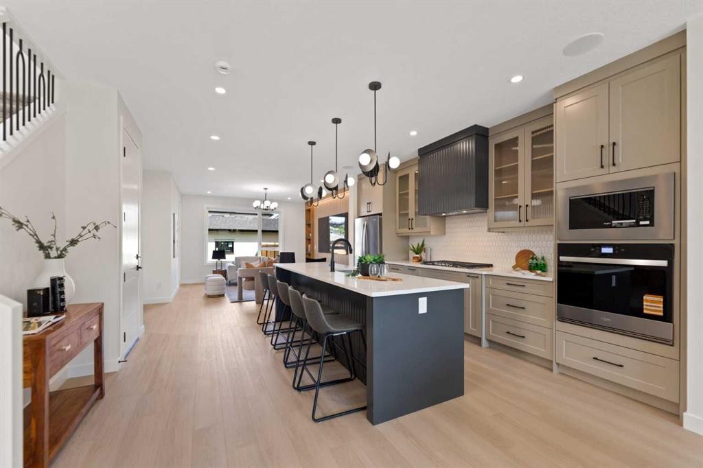 4608 81 Street Nw, Calgary, AB - Indoor Photo Showing Kitchen With Upgraded Kitchen