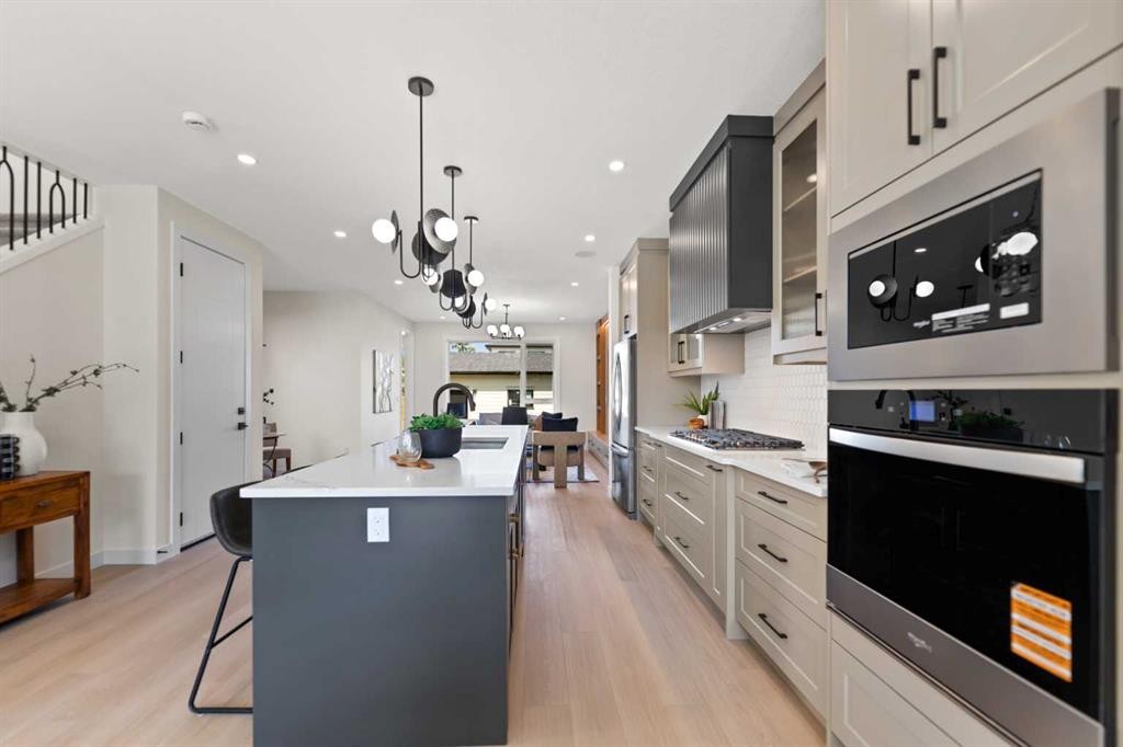 4608 81 Street Nw, Calgary, AB - Indoor Photo Showing Kitchen With Upgraded Kitchen