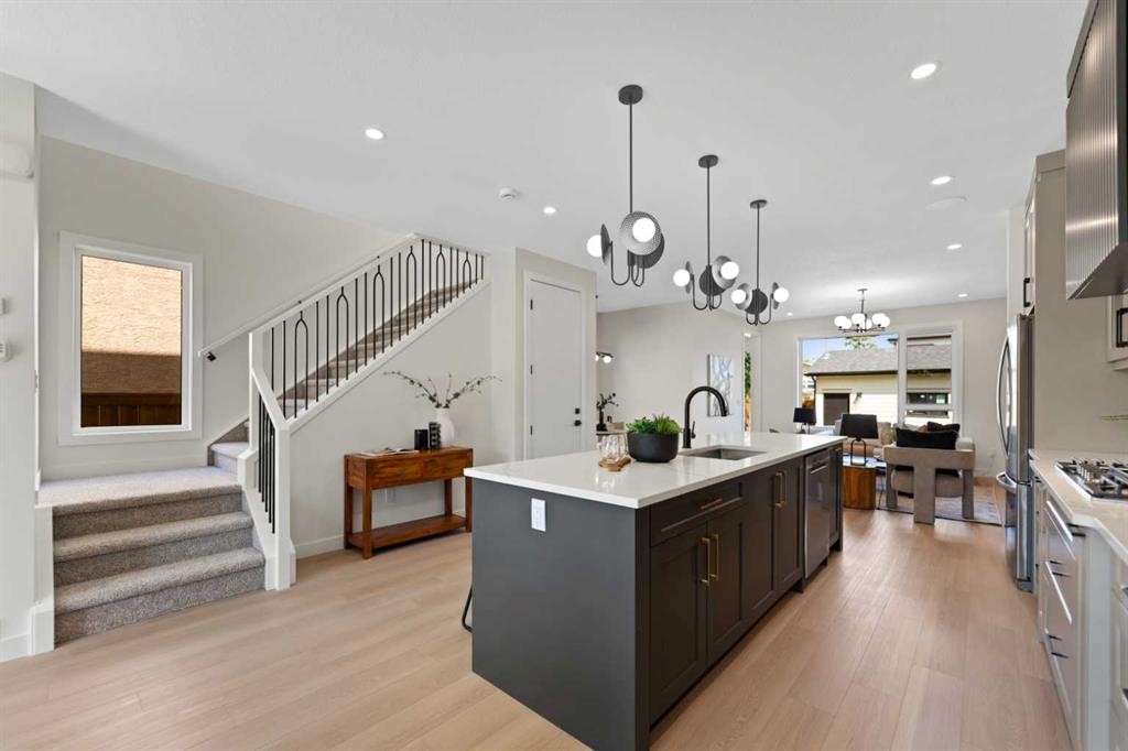 4608 81 Street Nw, Calgary, AB - Indoor Photo Showing Kitchen With Upgraded Kitchen