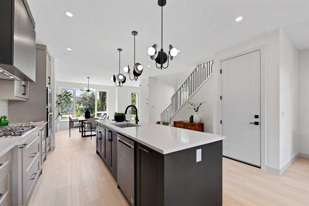 4608 81 Street Nw, Calgary, AB - Indoor Photo Showing Kitchen With Upgraded Kitchen