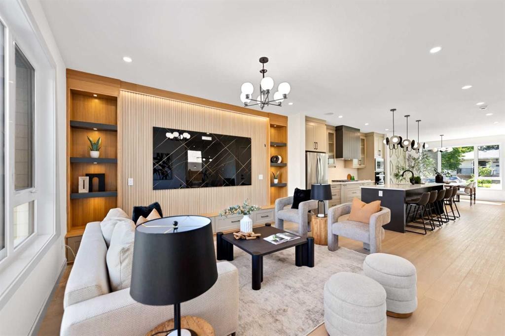 4608 81 Street Nw, Calgary, AB - Indoor Photo Showing Living Room