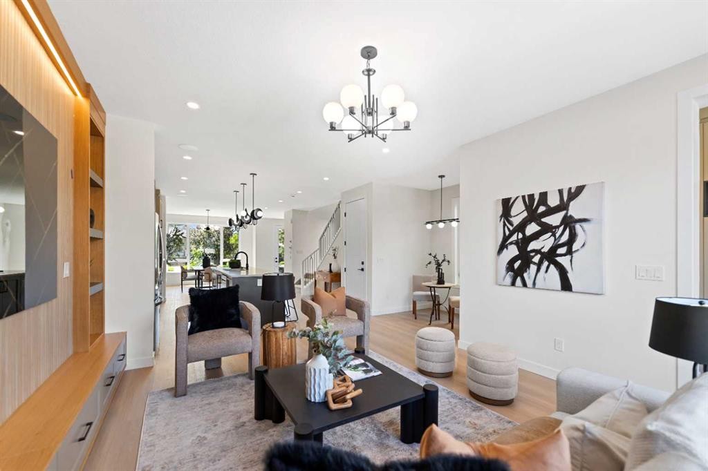 4608 81 Street Nw, Calgary, AB - Indoor Photo Showing Living Room