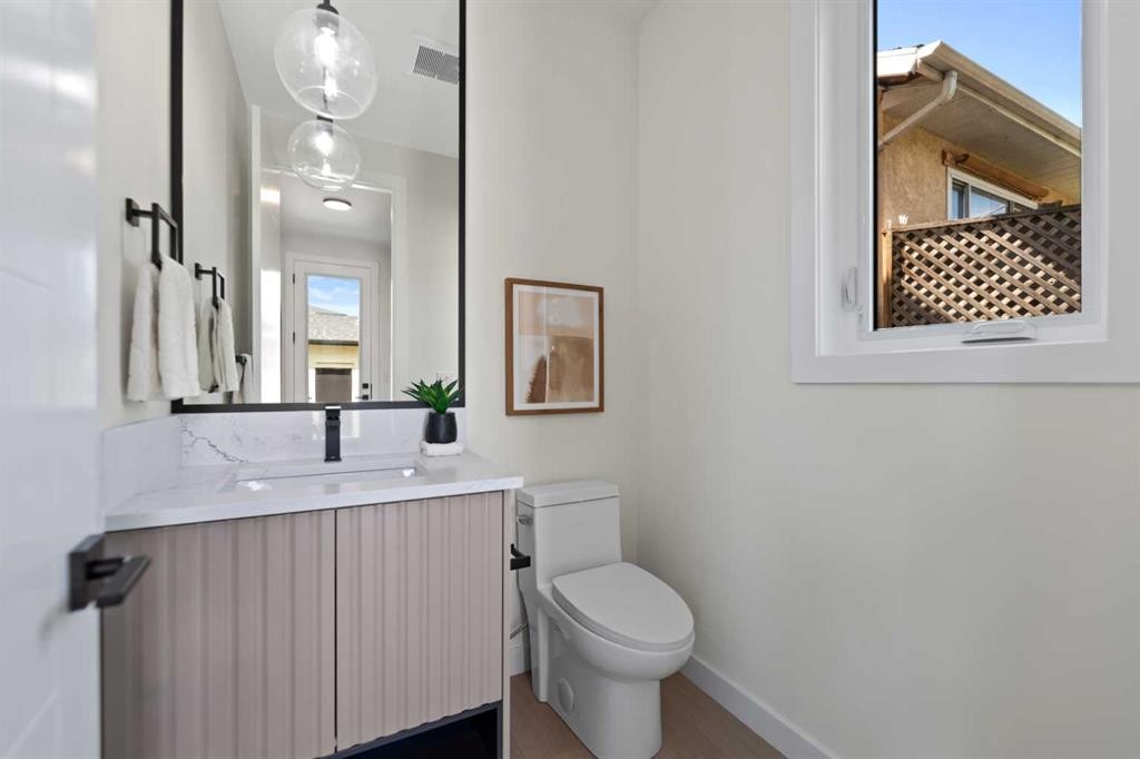 4608 81 Street Nw, Calgary, AB - Indoor Photo Showing Bathroom