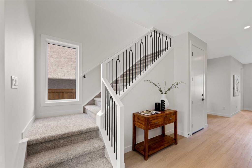 4608 81 Street Nw, Calgary, AB - Indoor Photo Showing Other Room