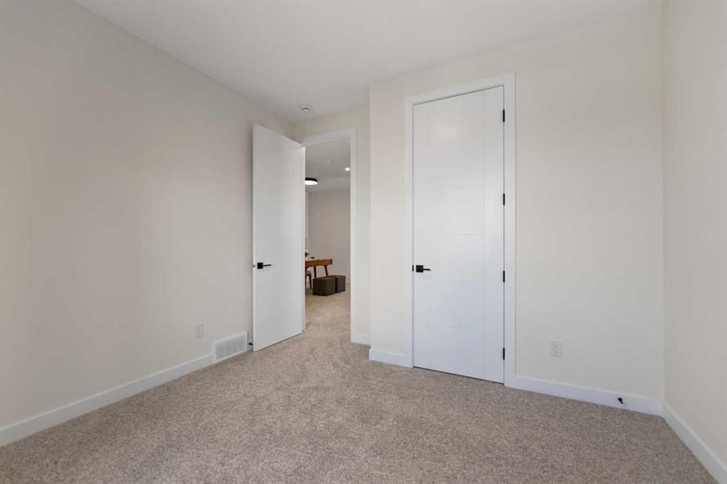 4608 81 Street Nw, Calgary, AB - Indoor Photo Showing Other Room