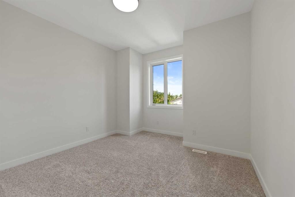4608 81 Street Nw, Calgary, AB - Indoor Photo Showing Other Room