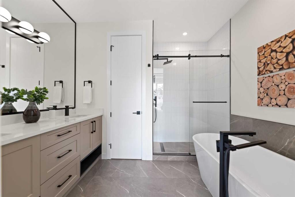 4608 81 Street Nw, Calgary, AB - Indoor Photo Showing Bathroom