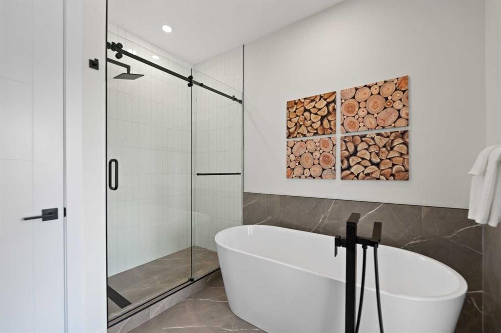 4608 81 Street Nw, Calgary, AB - Indoor Photo Showing Bathroom