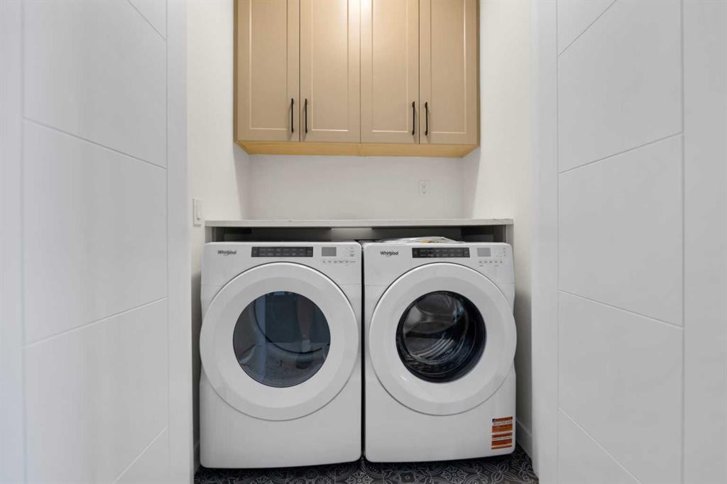 4608 81 Street Nw, Calgary, AB - Indoor Photo Showing Laundry Room