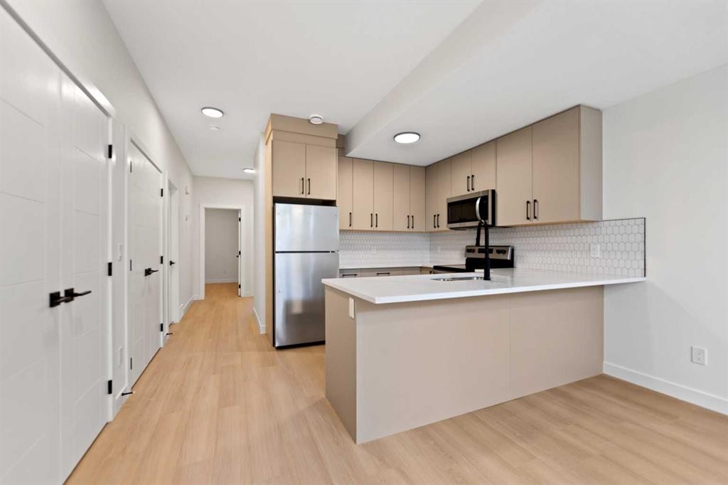 4608 81 Street Nw, Calgary, AB - Indoor Photo Showing Kitchen