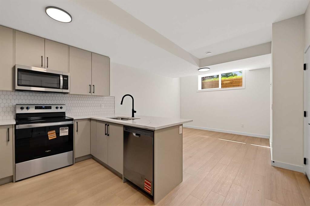 4608 81 Street Nw, Calgary, AB - Indoor Photo Showing Kitchen