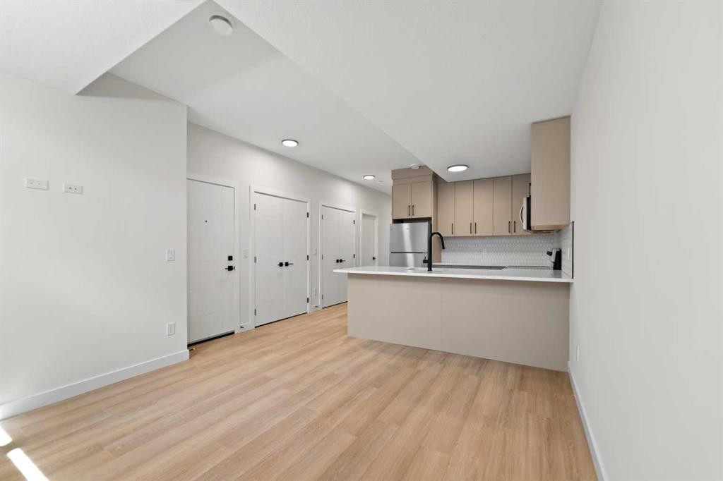 4608 81 Street Nw, Calgary, AB - Indoor Photo Showing Kitchen