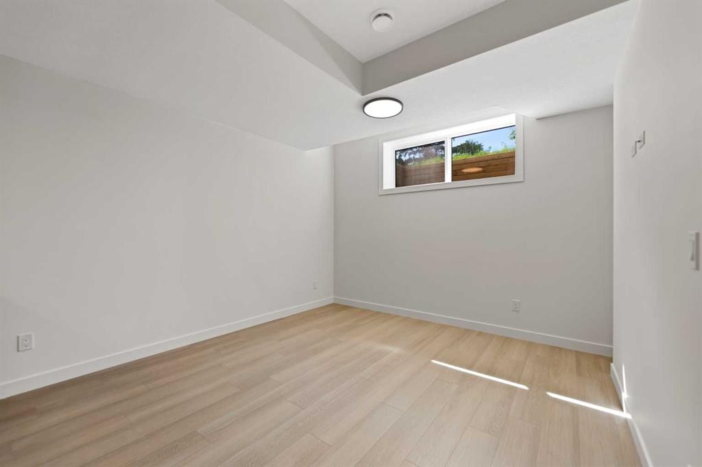 4608 81 Street Nw, Calgary, AB - Indoor Photo Showing Other Room