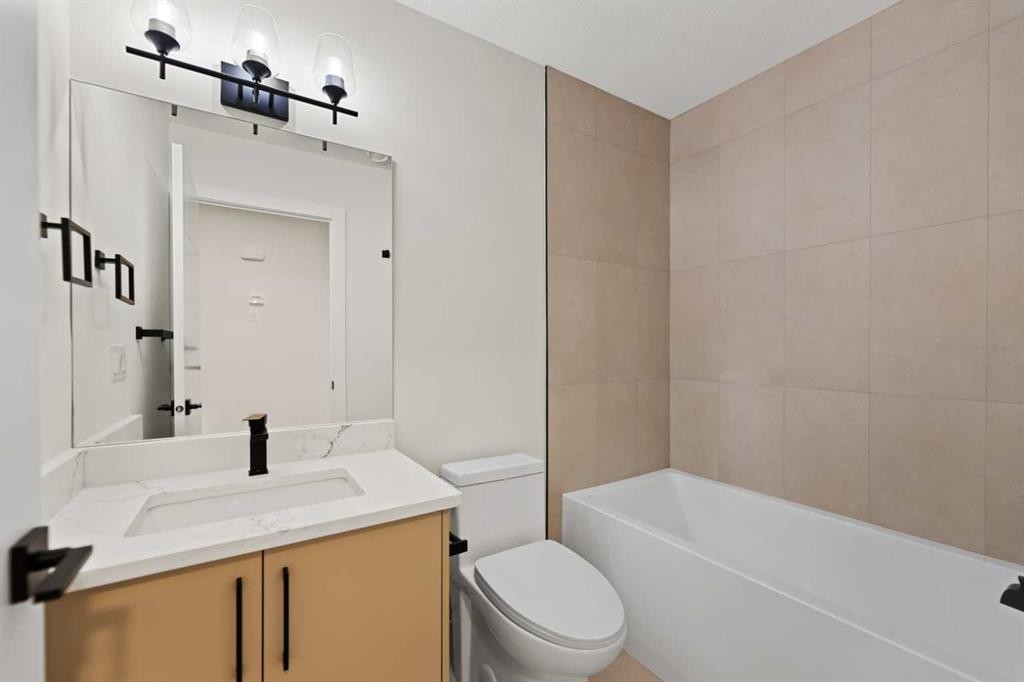 4608 81 Street Nw, Calgary, AB - Indoor Photo Showing Bathroom