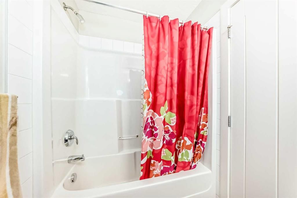 109 Redstone Circle Ne, Calgary, AB - Indoor Photo Showing Bathroom