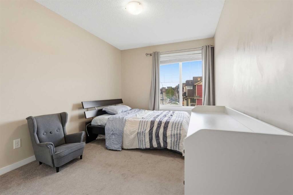 31 Evansridge Crescent Nw, Calgary, AB - Indoor Photo Showing Bedroom