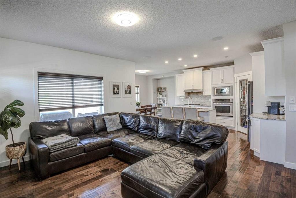 29 Drake Landing Loop, Okotoks, AB - Indoor Photo Showing Living Room