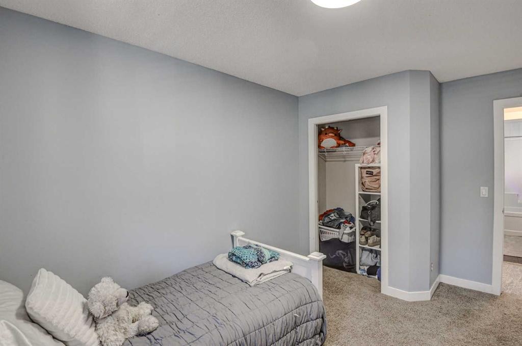 29 Drake Landing Loop, Okotoks, AB - Indoor Photo Showing Bedroom