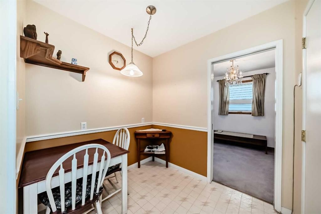 3132 48 Street Sw, Calgary, AB - Indoor Photo Showing Other Room