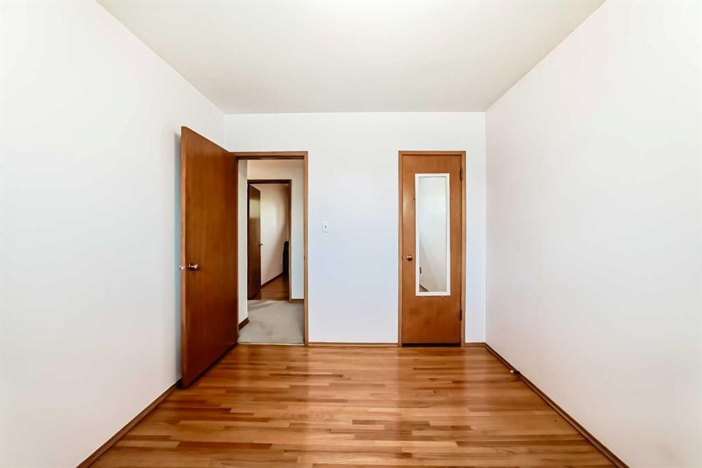 3132 48 Street Sw, Calgary, AB - Indoor Photo Showing Other Room