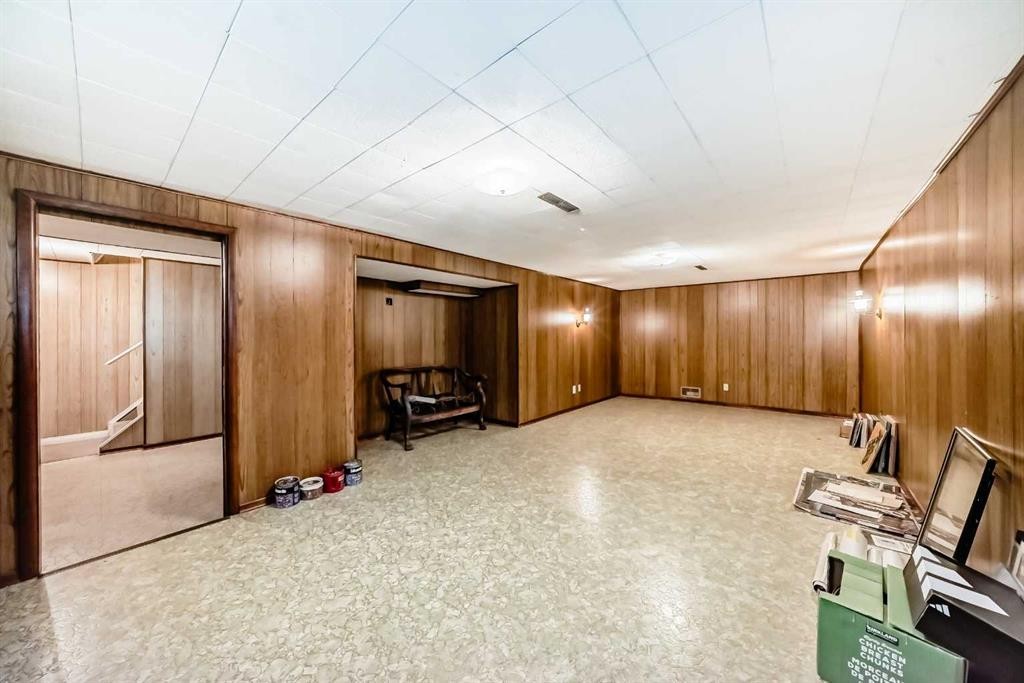 3132 48 Street Sw, Calgary, AB - Indoor Photo Showing Other Room