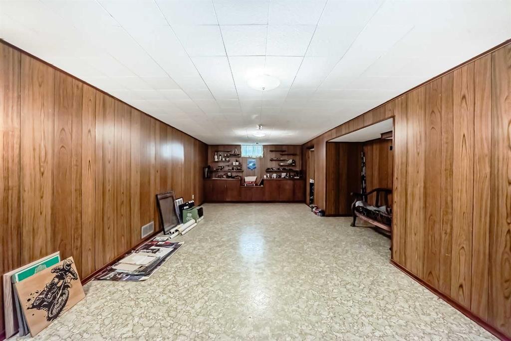 3132 48 Street Sw, Calgary, AB - Indoor Photo Showing Other Room