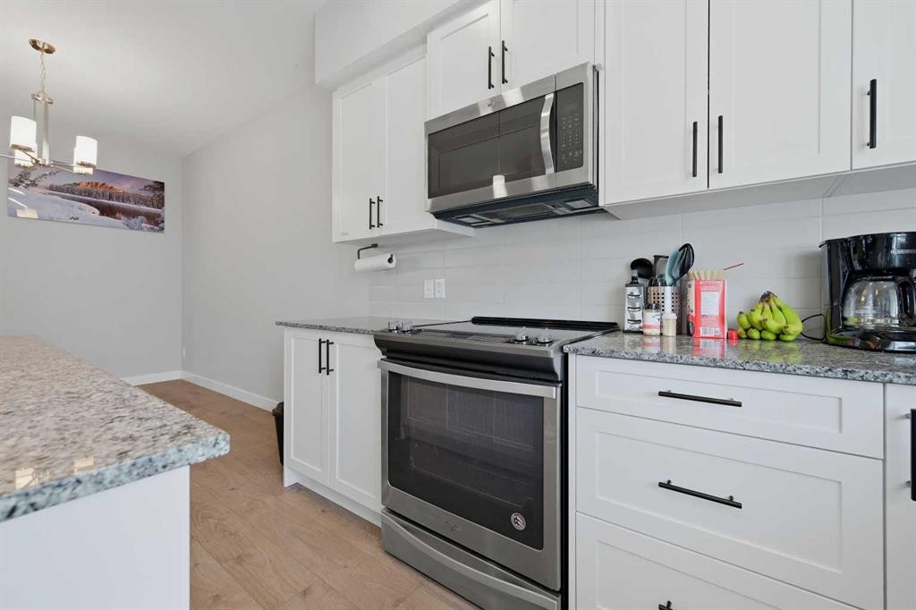 341 Midtown Gate Sw, Airdrie, AB - Indoor Photo Showing Kitchen With Upgraded Kitchen