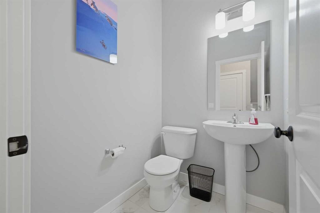 341 Midtown Gate Sw, Airdrie, AB - Indoor Photo Showing Bathroom