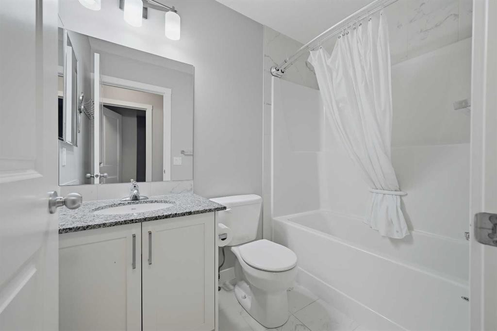 341 Midtown Gate Sw, Airdrie, AB - Indoor Photo Showing Bathroom