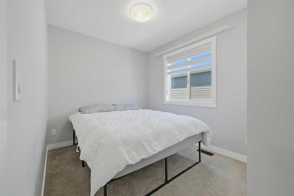 341 Midtown Gate Sw, Airdrie, AB - Indoor Photo Showing Bedroom