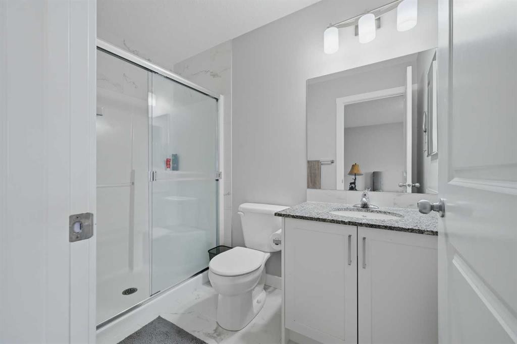 341 Midtown Gate Sw, Airdrie, AB - Indoor Photo Showing Bathroom