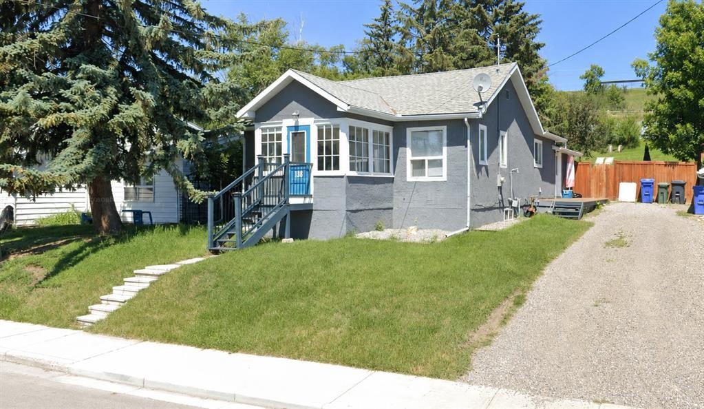 18 Maple Street, Okotoks, AB