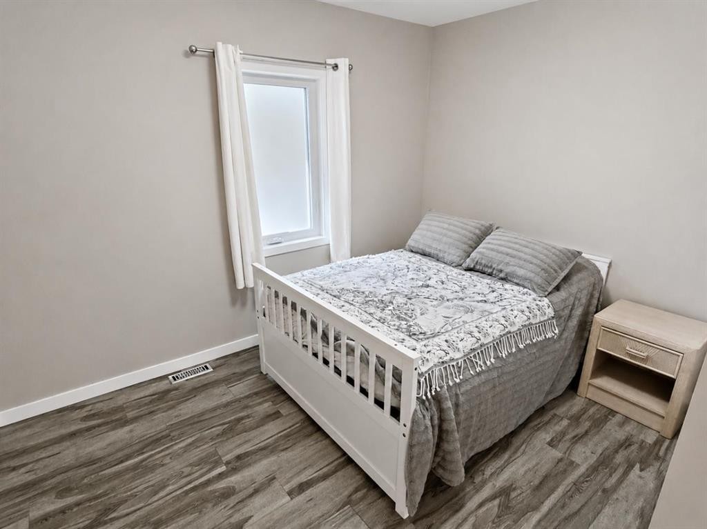 18 Maple Street, Okotoks, AB