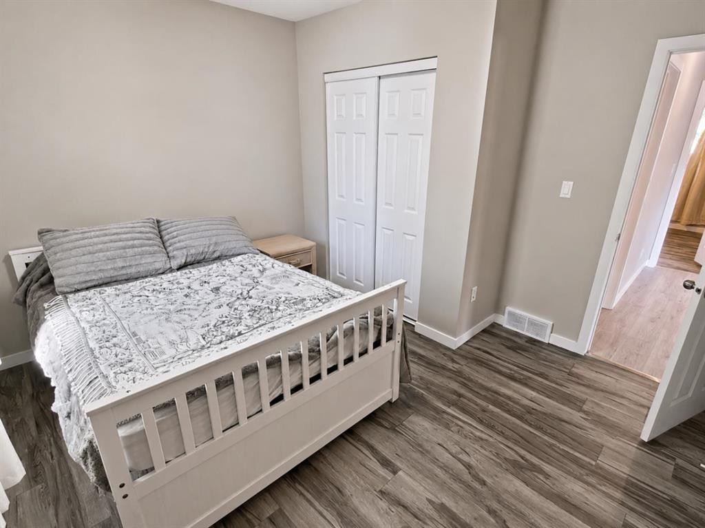 18 Maple Street, Okotoks, AB
