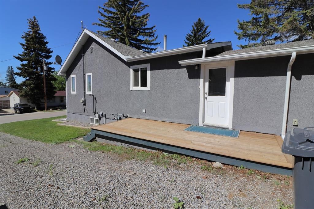 18 Maple Street, Okotoks, AB